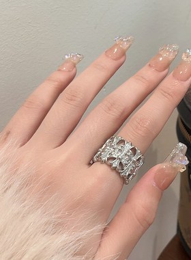 时髦轻奢镶钻十字架戒指女小众百搭银色高级感个性潮酷食指戒潮酷