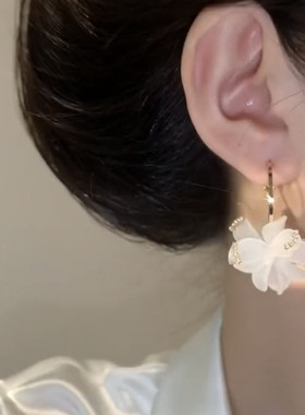 超仙白色花朵耳环耳圈女韩版时尚个性小众设计感气质甜美百搭耳饰