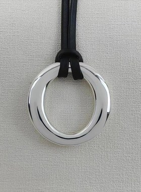 圆环光面吊坠项链设计感重工黑色可调皮绳简约百搭高级感毛衣链