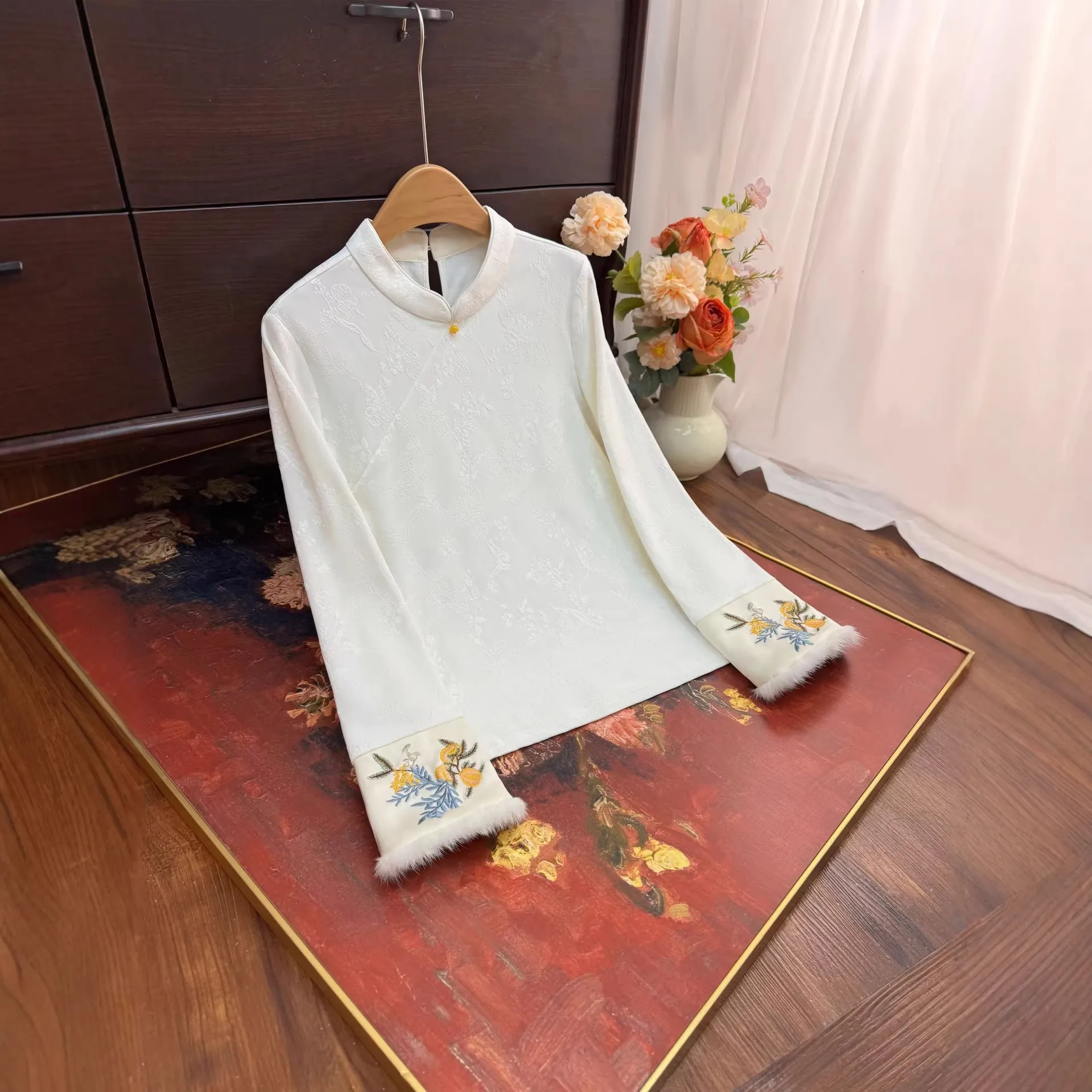 新中式袖口刺绣真水貂提花打底衫2026春季新款立领时尚简约内搭女,淘宝优惠券,粉丝福利购,淘宝优惠卷