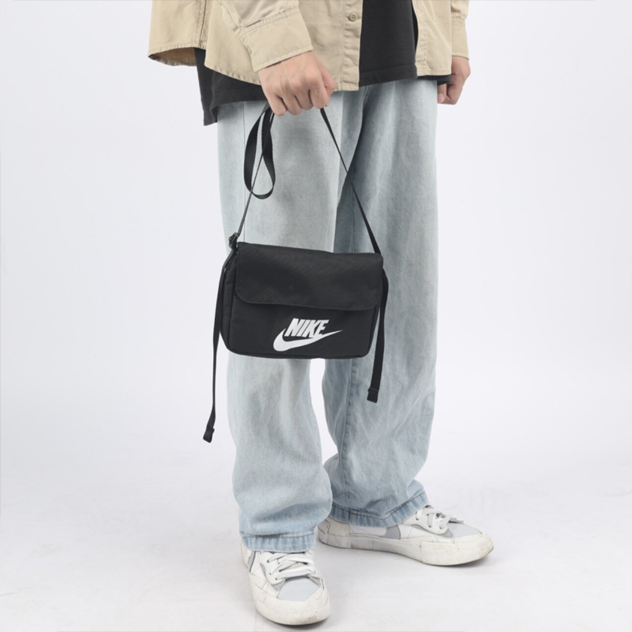 NIKE Nike shoulder bag multifunctional flip messenger bag simple personality mobile phone bag portable commuting small bag