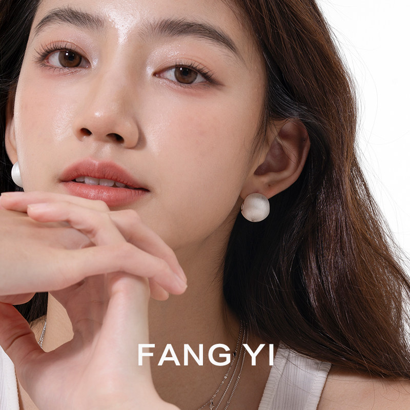 方宜FANG YI 缎面拉丝球耳饰温柔高级感百搭耳扣耳饰 FY033