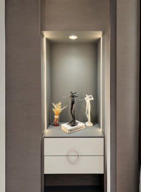 现代简约运动风人物雕塑客厅电视柜摆G件书房摆设品样板房软装饰