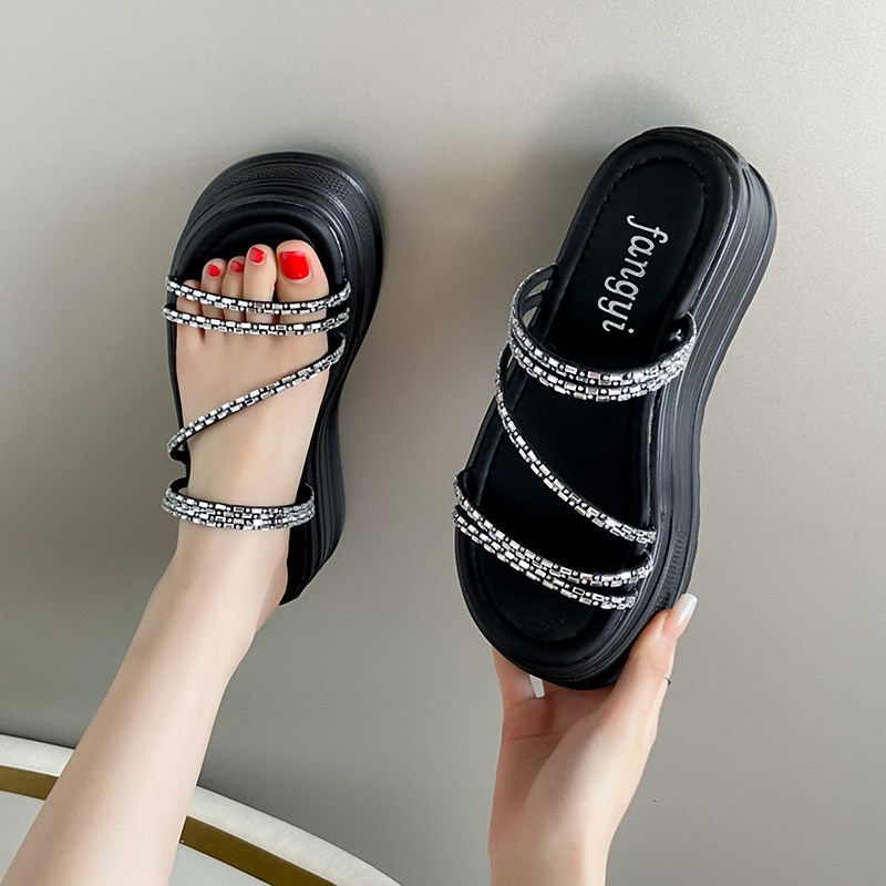 配裙子松糕坡跟沙滩水钻厚底拖鞋女夏季外穿2025新款仙女风凉拖鞋 - 图1