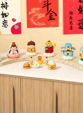 可爱财神爷摆件家用入户玄关工位办公室桌面情绪稳定小摆件装饰品