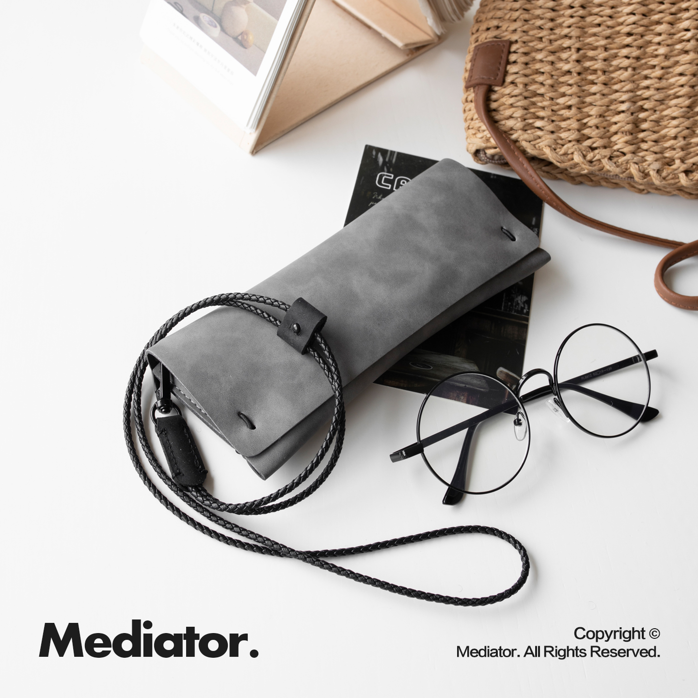 肤感羊巴面料眼镜收纳包便携式挂脖可挂高级感近视眼镜太阳镜袋 - 图2