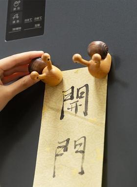 可爱的木质经络按摩梳子