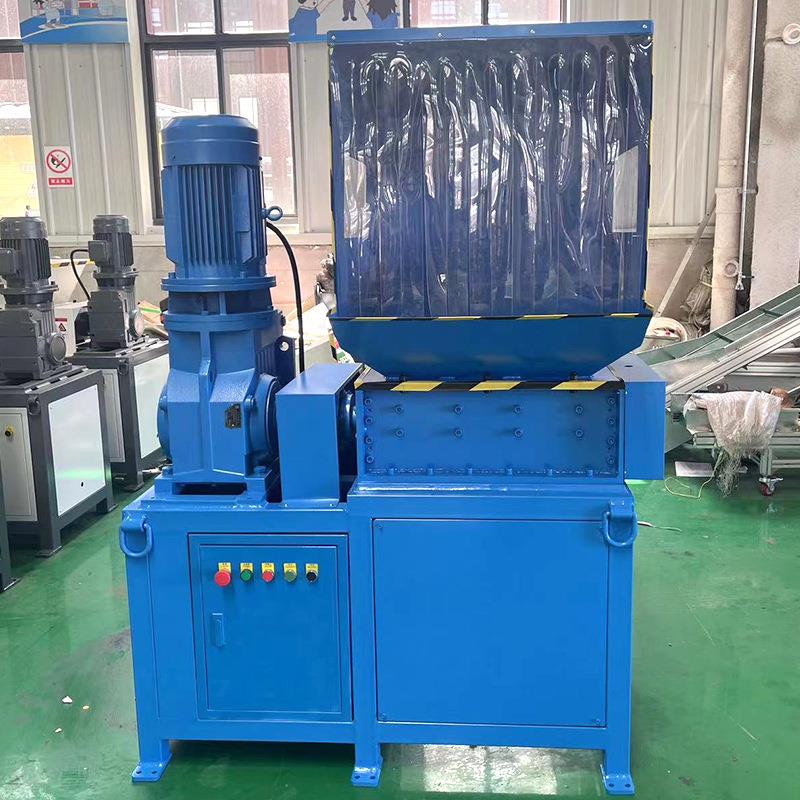 Large and small plastic wood double-shaft shredder metal scrap iron blue barrel head material tire garbage crushing chassis