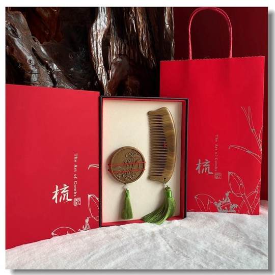 整木玉檀香推荐自然原木无漆手工制作刻字结婚送礼对梳绿檀木梳子