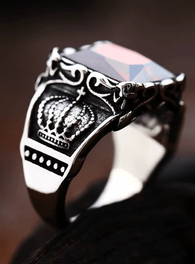 ROCK PUNK欧美复古皇冠图案指环轻奢铸造钛钢镶嵌男士小众戒指