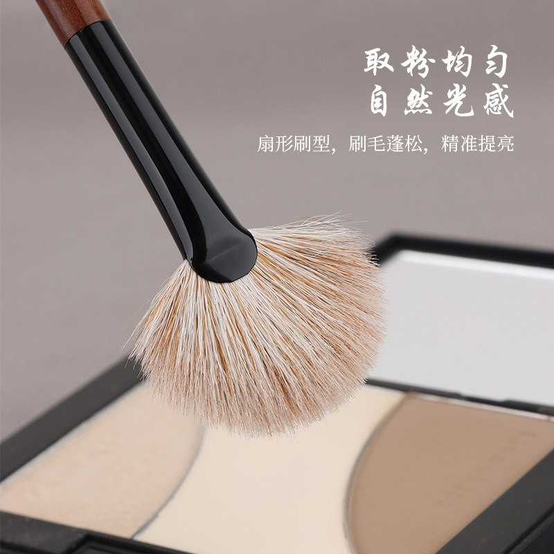 喵小七火狐511扇形高光刷 提亮修容腮红刷定妆余粉刷动物毛化妆刷,淘宝优惠券,粉丝福利购,淘宝优惠卷