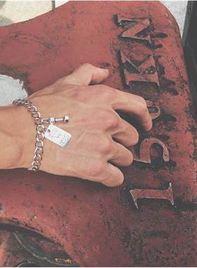 小哑铃嘻哈商品美潮牌手钛钢哑铃手链复古情侣手手饰潮人男士日韩