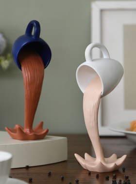 反重力倾倒咖啡杯摆件咖啡店桌面摆设高档悬浮马克杯立体艺术摆件