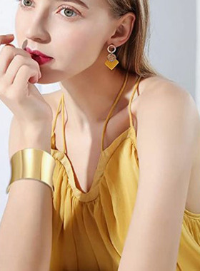 欧美跨境高级感新款手镯时尚天然个性金属手镯简约男女夸张金色