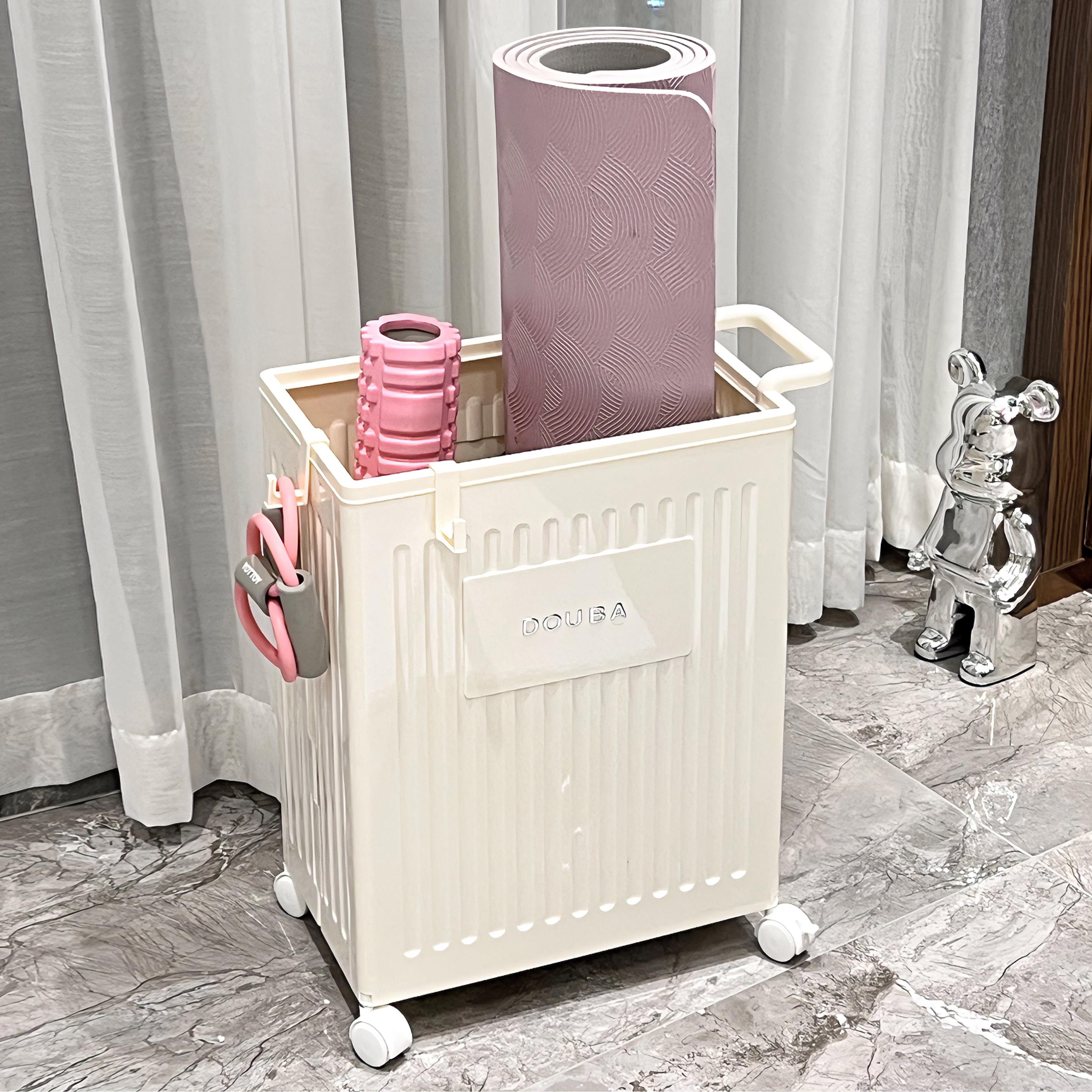 瑜伽垫收纳筐带轮家用哑铃健身运动器材篮球类收纳架夹缝置物架 - 图1