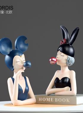 斯堪的纳维亚吹泡泡女孩人物装饰品客厅电视柜酒柜入口装饰乔迁之