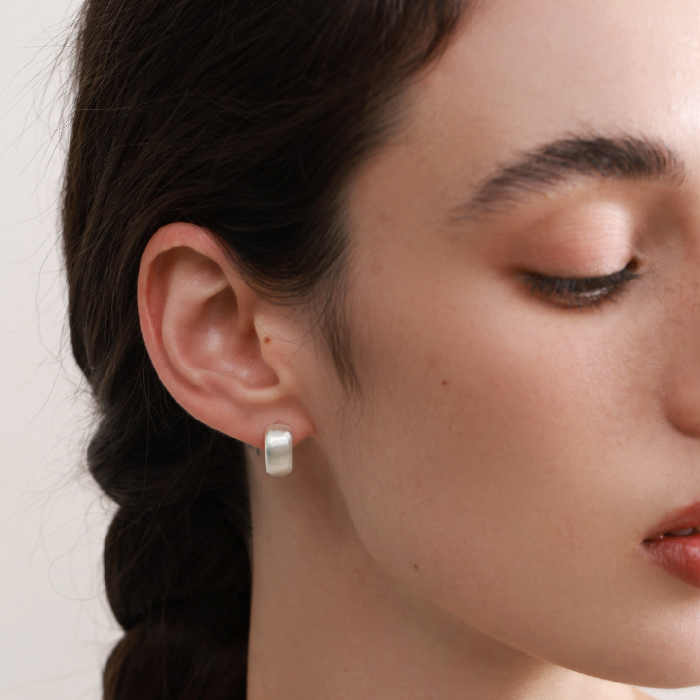 YETYIT也缇 丝光系列纯银经典百搭轻奢高级拉丝S925纯银c圈耳环,淘宝优惠券,粉丝福利购,淘宝优惠卷