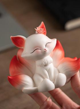 创意可爱陶瓷九尾狐小摆件家居办公室桌面汽车载小狐狸装饰工艺品