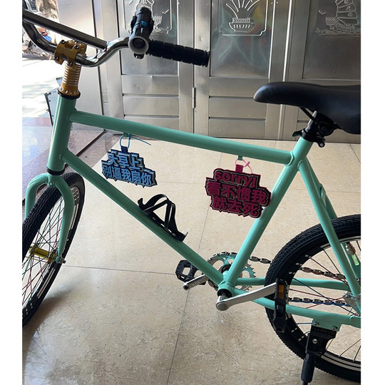 20寸死飞自行车男女小学生倒刹死飞升级实心胎双碟刹配置单车