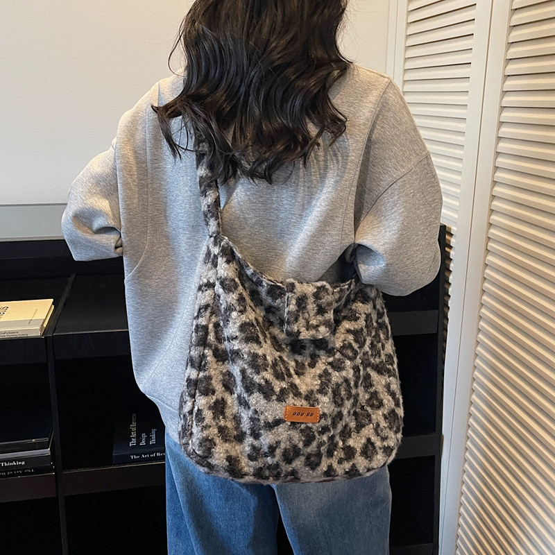 豹纹毛绒单肩包 小狂野~ 容量也大大的 拿下,淘宝优惠券,粉丝福利购,淘宝优惠卷