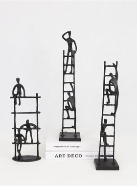 北欧黑色攀登人摆件样板房样品屋展示中心卧室书房客厅桌面电视柜