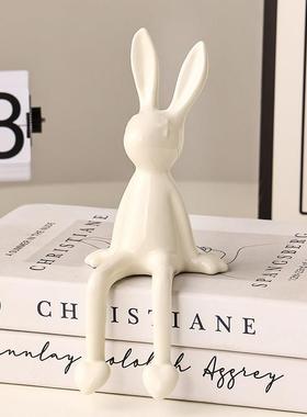 坐姿长耳朵兔子假书摆件轻奢样板房间酒柜创意办公书架桌面装饰品