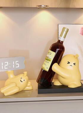 酒架摆件酒柜抱抱梨红酒架客厅餐厅边柜电视柜家居装饰品乔迁礼物
