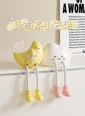 可爱吊脚娃娃摆件书桌洞洞板置物架女孩儿童房间改造小物件装饰品