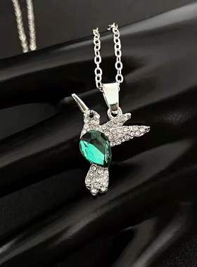 热销 小鸟展翅项链 女士个性镶钻祖母绿蜂鸟吊坠 锁骨链项链