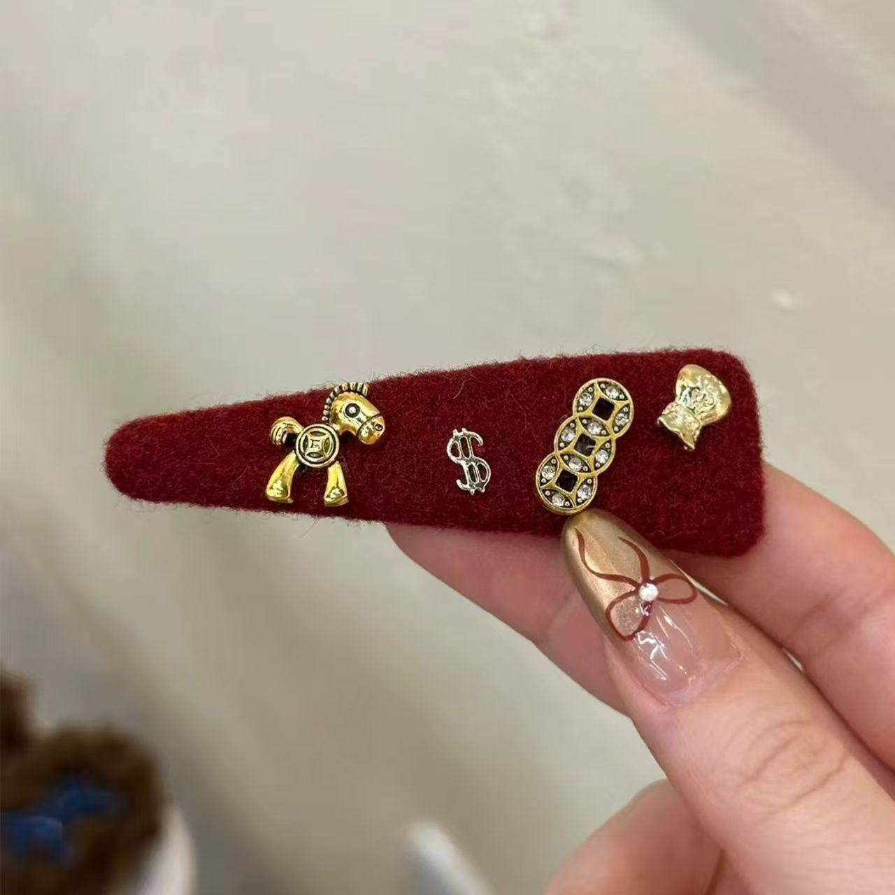 马上有钱~红色小马发夹边夹侧边发卡女高级感新年圣诞头饰刘海夹,淘宝优惠券,粉丝福利购,淘宝优惠卷