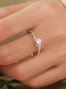 YUDANDUN莫桑戒指50分众星捧月爆闪钻戒交叉扭臂经典四爪百搭婚戒