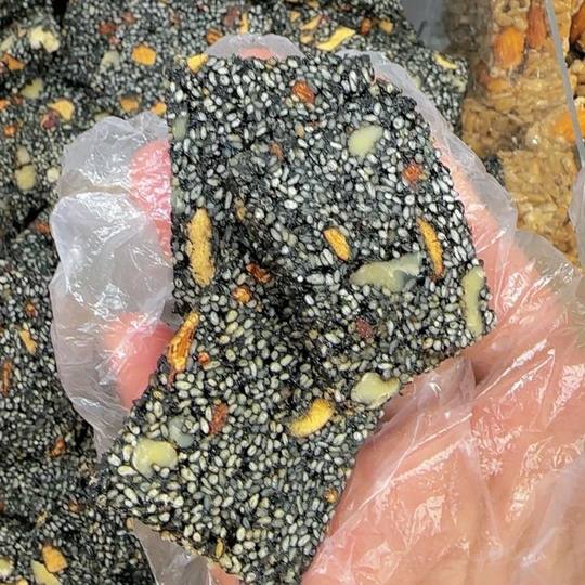 Black sesame walnut soft cake nut crisp independent packaging for pregnant women healthy snacks to nourish qi and blood