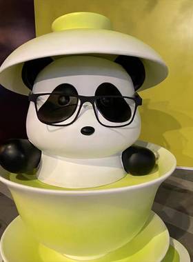 玻璃钢熊猫可爱卡通雕塑商场中心动物景观摆件制作厂家