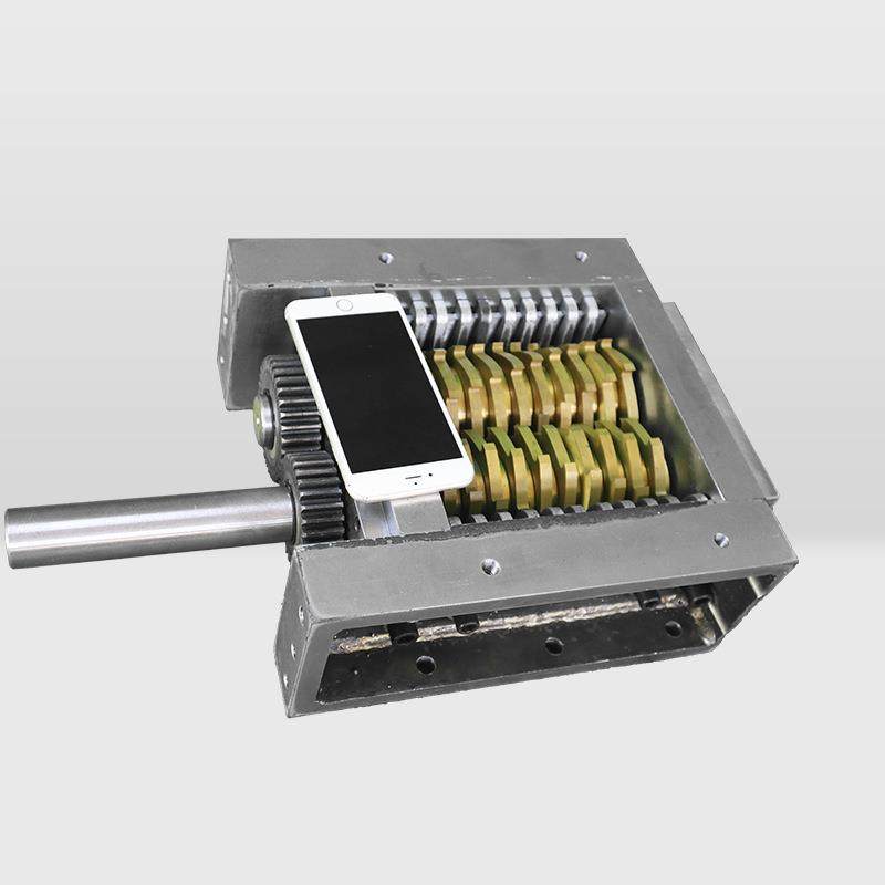 Multifunctional paint bucket crusher scrap metal crusher garbage wood double shaft small shredding chassis manufacturer