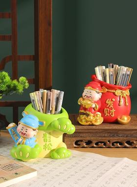 财神爷摆件笔筒办公室桌面装饰品小神仙工位招财玄学化妆刷收纳筒