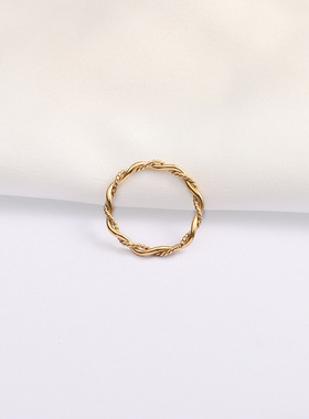 欧美跨境简约素圈麻花戒指女18k金不掉色小众高级感钛钢饰品批发