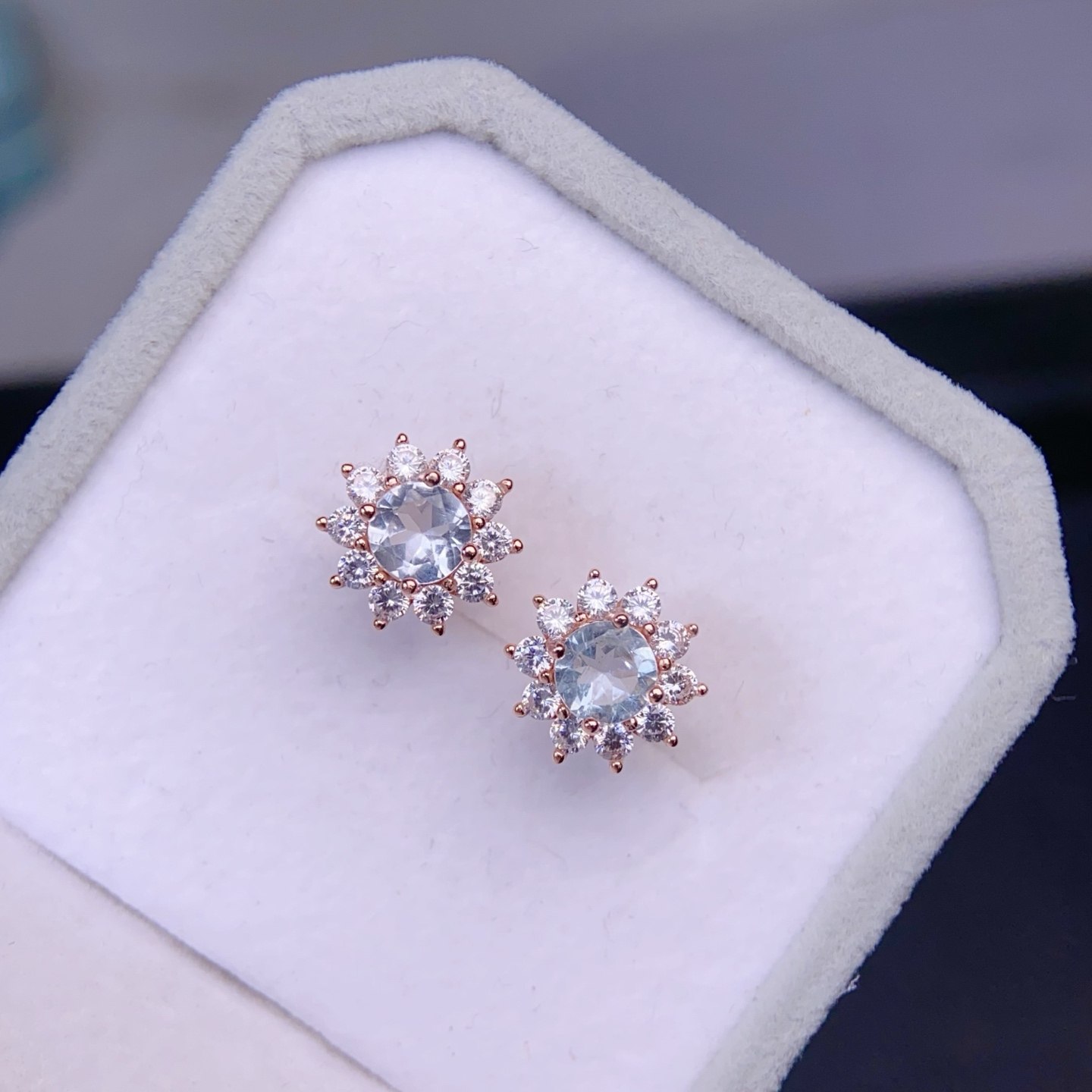 【地质大学珠宝】天然比克太阳花海蓝宝纯银耳钉女925银镶嵌4*6mm,淘宝优惠券,粉丝福利购,淘宝优惠卷