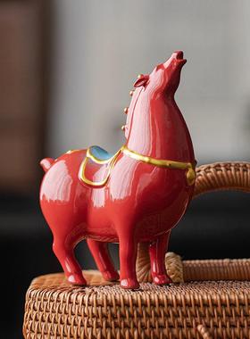 红色陶瓷骏马生肖马摆件马到成功办公室吉祥物唐马客厅家居装饰品