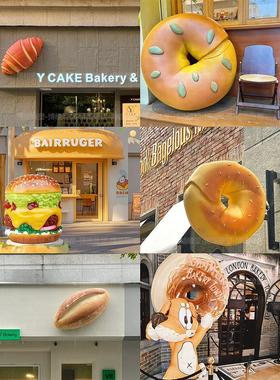 彷真面包雕塑定制创意玻璃钢牛角包贝果模型烘焙店立体门头壁挂