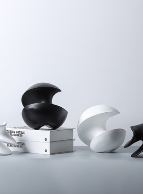 现代北欧极简黑白树脂几何陀螺螺旋螺蛳旋转扭曲摆件家居软