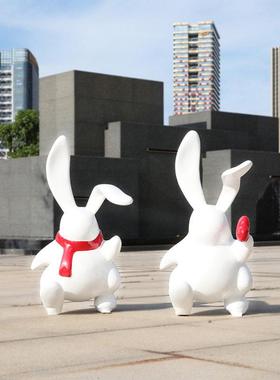 户外玻璃纤维卡通抽象兔子雕塑商场售楼处社区草坪落地模拟动物摆