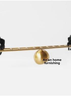 现代简约创意思考者人物雕塑书档书立摆件书房书桌办公室软装饰品