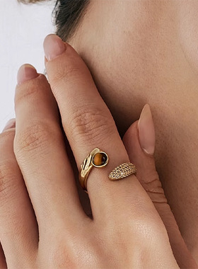 小红书同款焦糖咖啡虎眼石戒指2025新款满钻开口可调节精致指环女