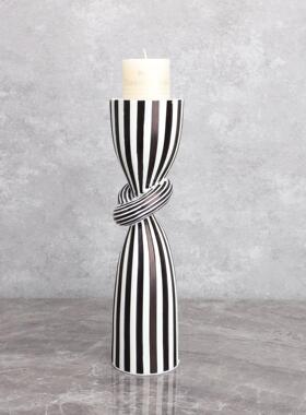 简约现代创意黑白条纹扭结烛台树脂摆件样板房客厅餐厅桌面装饰品