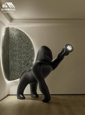 玻璃钢猩猩落地灯北欧动物雕塑摆件灯具卧室床头金刚大型装饰台灯