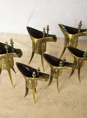 白酒杯仿古代酒杯乾隆杯青铜杯三脚杯帝王杯酒樽爵杯喝酒杯道具。