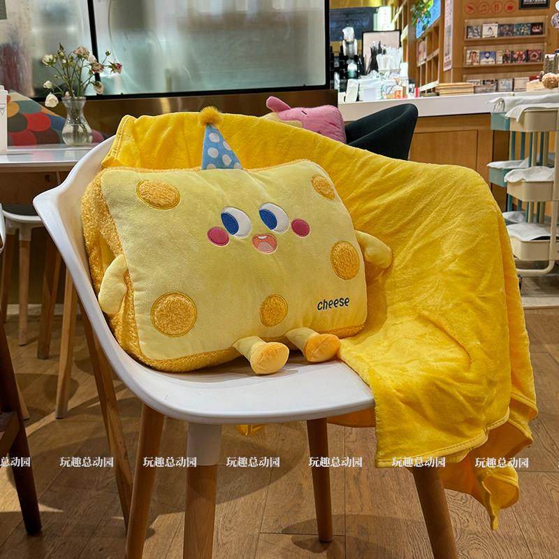 曲奇芝士暖手抱枕被子两用睡觉靠枕办公室午睡枕头车载毯子二合一,淘宝优惠券,粉丝福利购,淘宝优惠卷