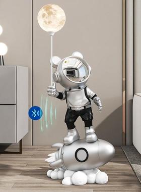 踩火箭宇航员时尚太空人摆件家居儿童房卧室床头落地卡通小夜灯