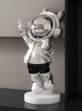 创意太空比心宇航员桌面摆件电视柜酒柜玄关家居乔迁送礼装饰品