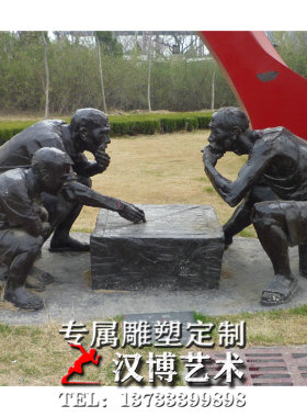 铸铜人物铜雕像玻璃钢仿铜下棋老人主题雕像定制大型园林景观雕像